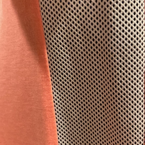 Woman’s PUMA top! 💞 - Picture 4 of 8